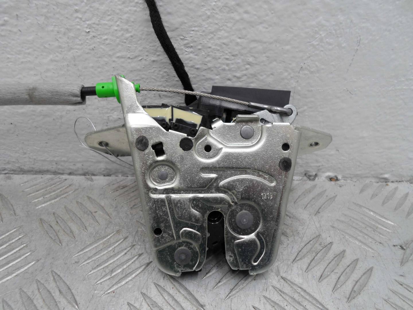 Замок багажника