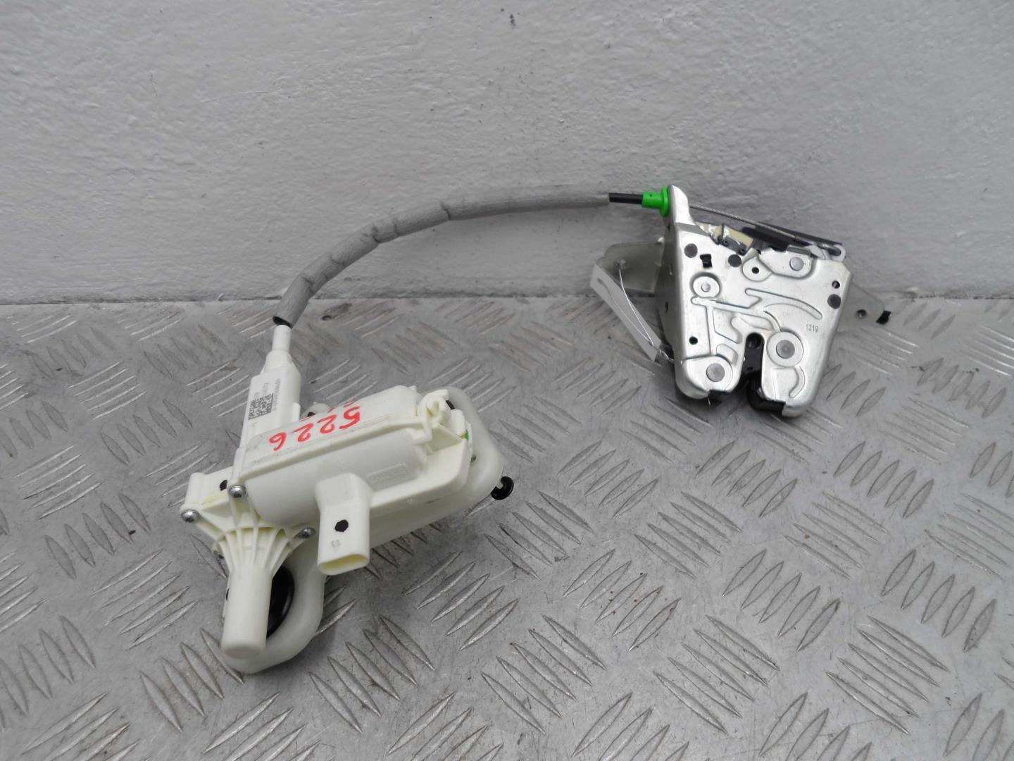 Замок багажника