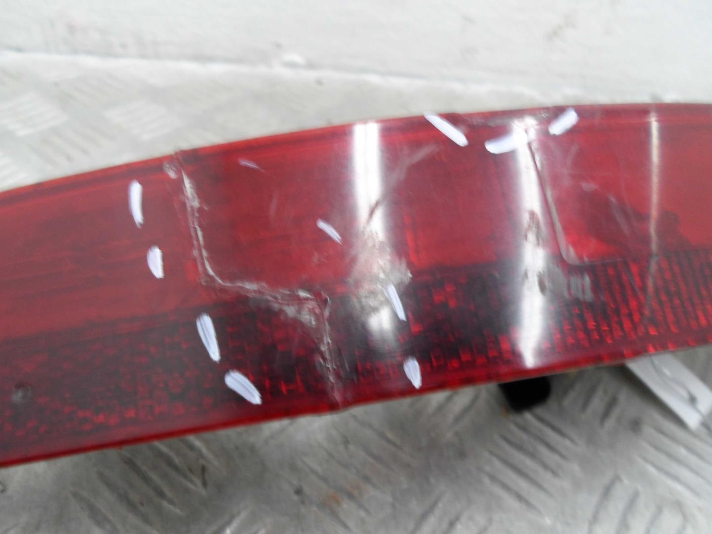 Фонарь задний в бампер левый