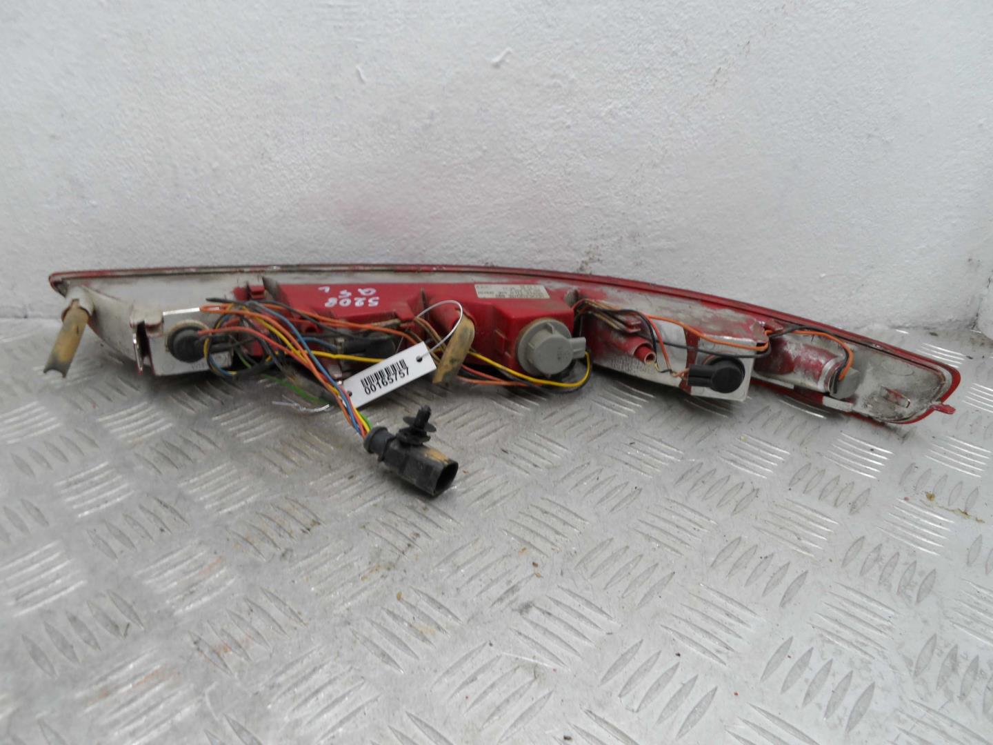 Фонарь задний в бампер левый