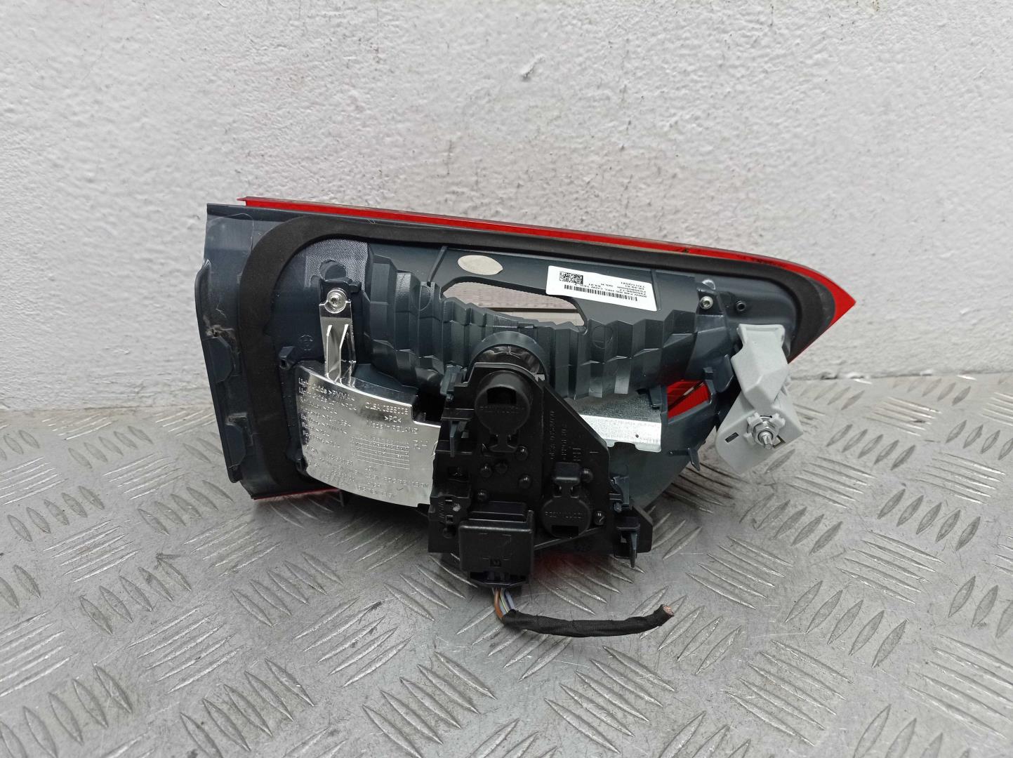 Фонарь задний внутренний правый