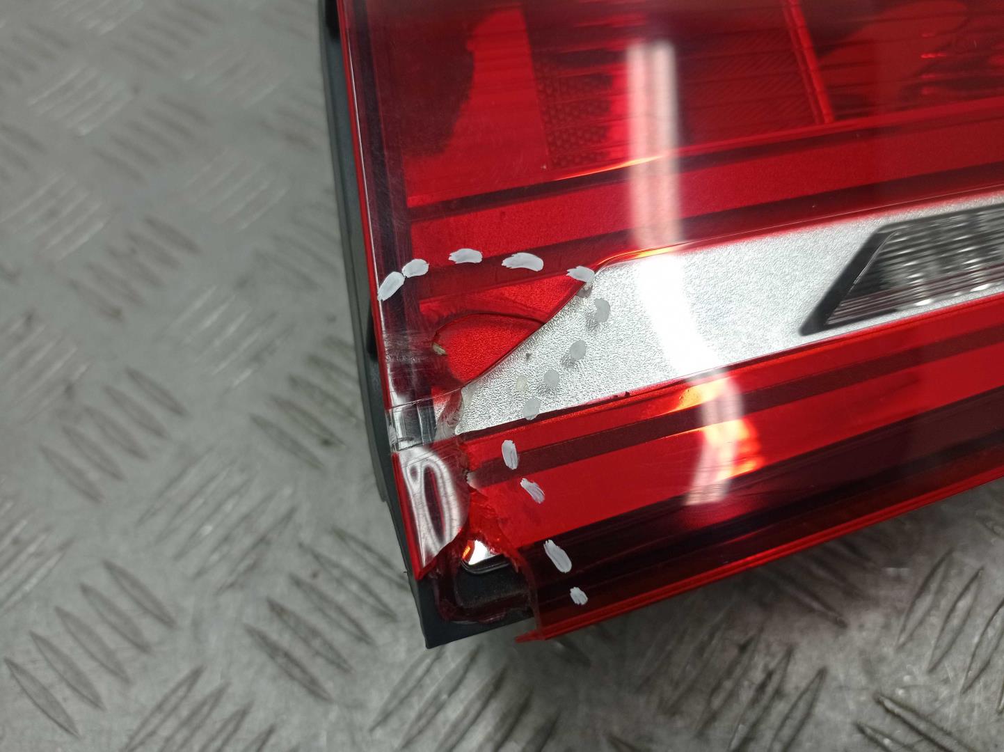 Фонарь задний внутренний правый