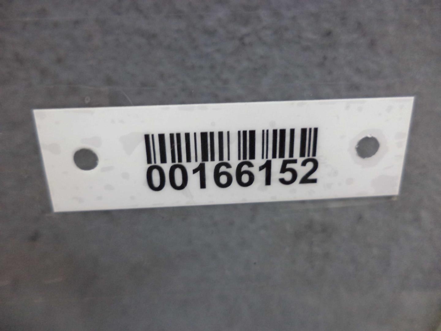 Стекло двери передней левой