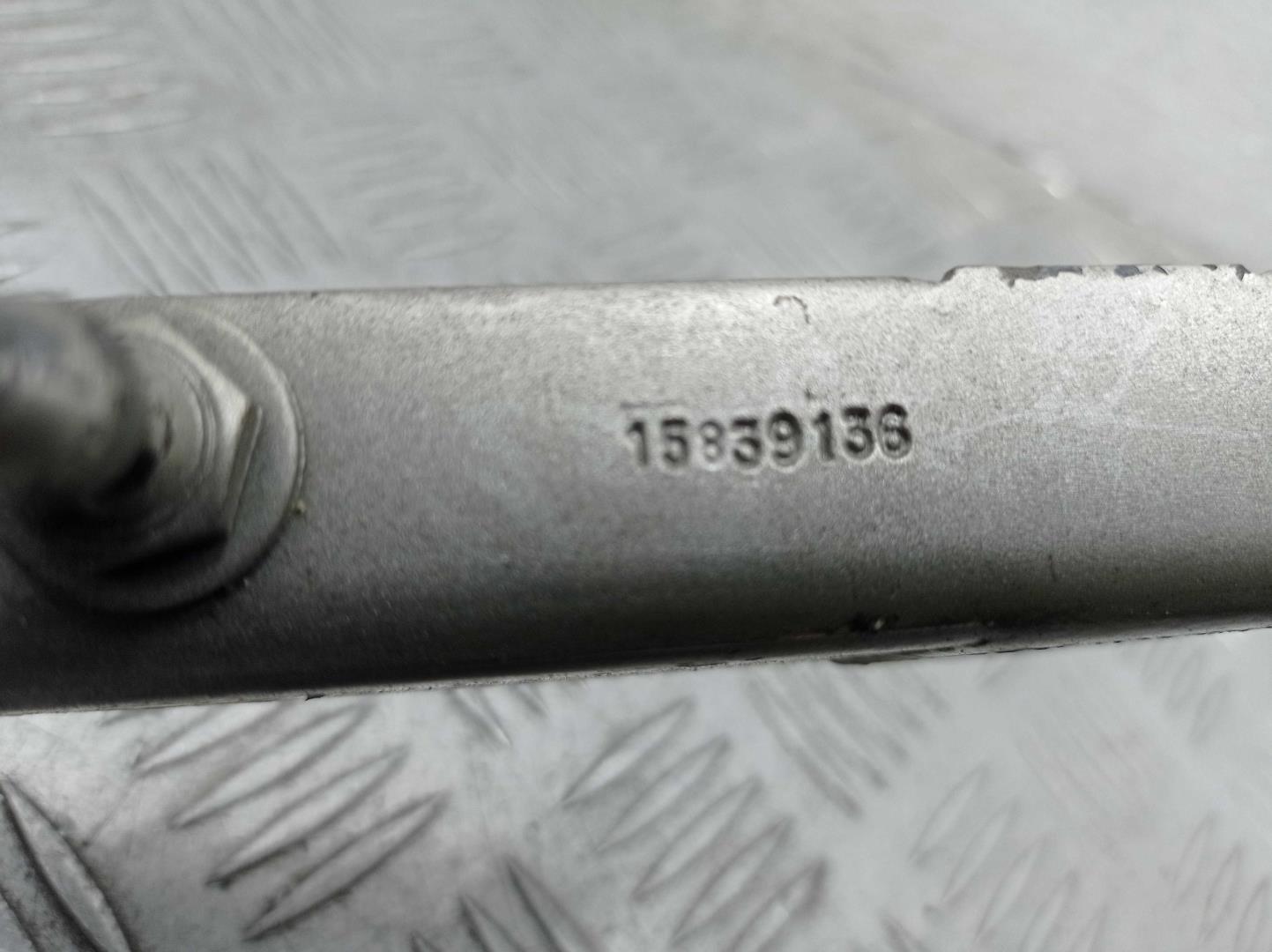 Петля капота левая