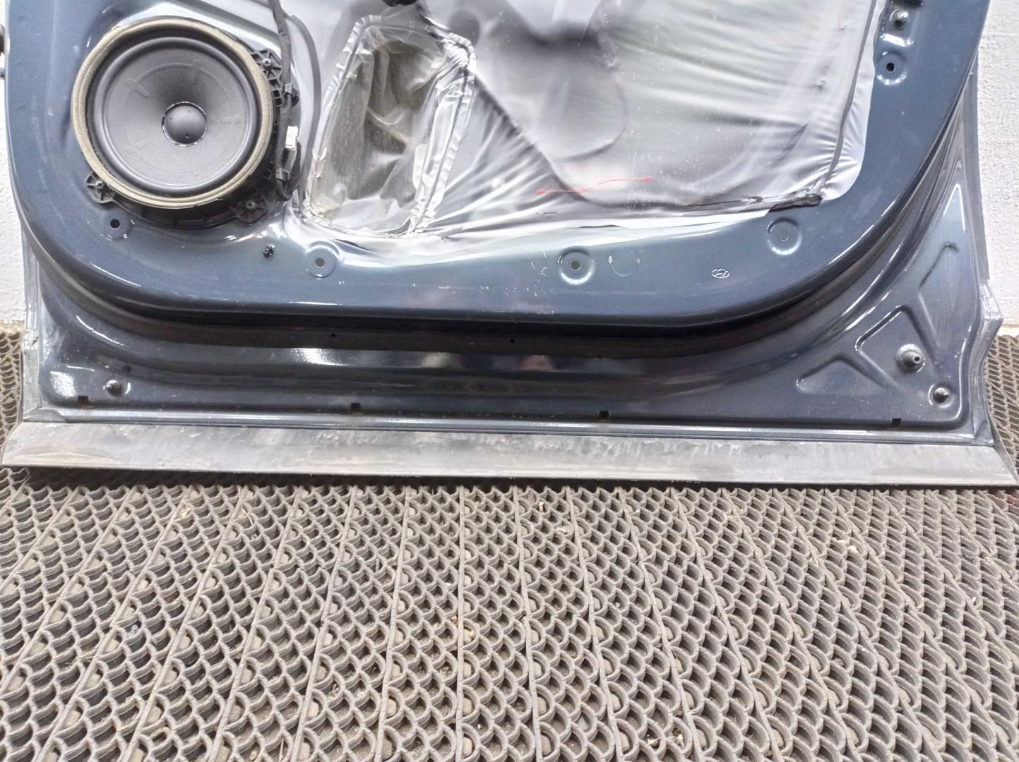 Замок двери передней правой