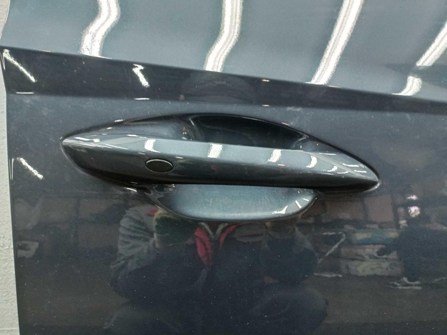 Замок двери передней правой