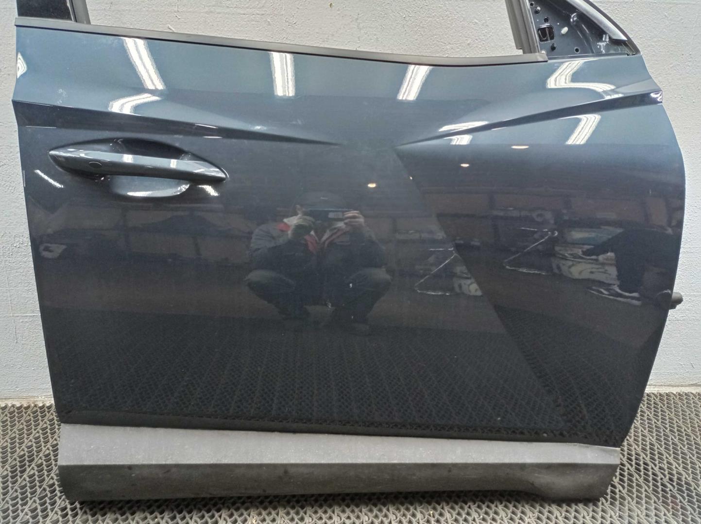 Замок двери передней правой