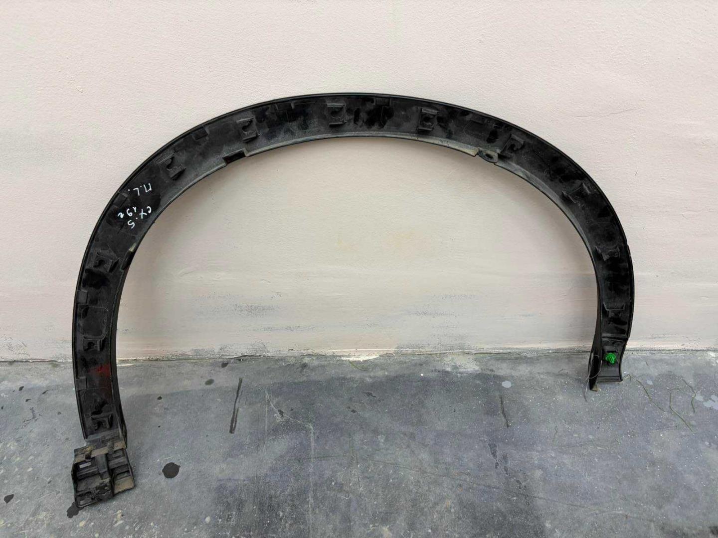 Накладка переднего крыла левого