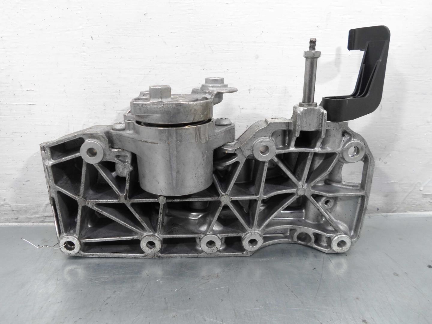 Кронштейн генератора