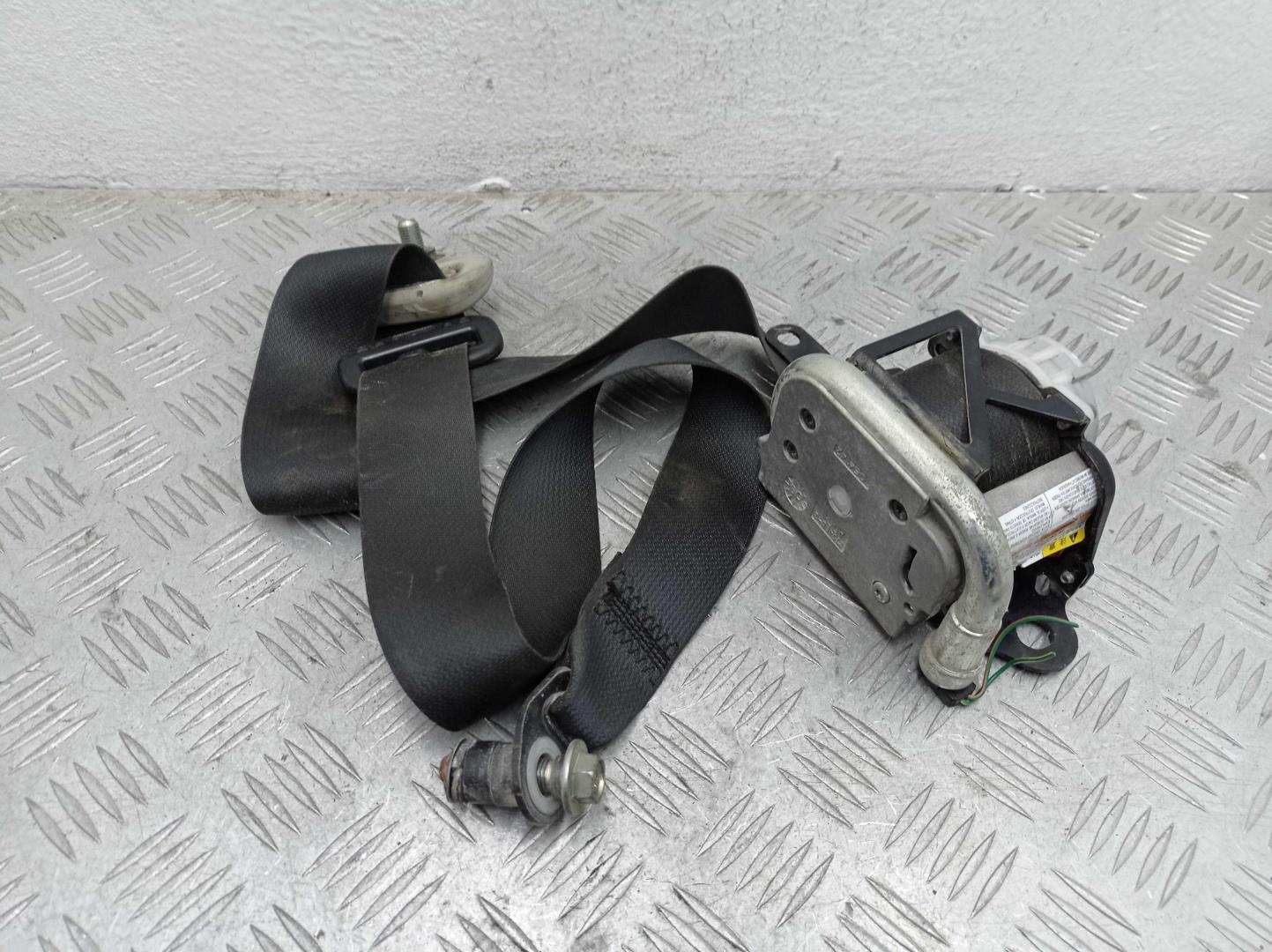 Ремень безопасности