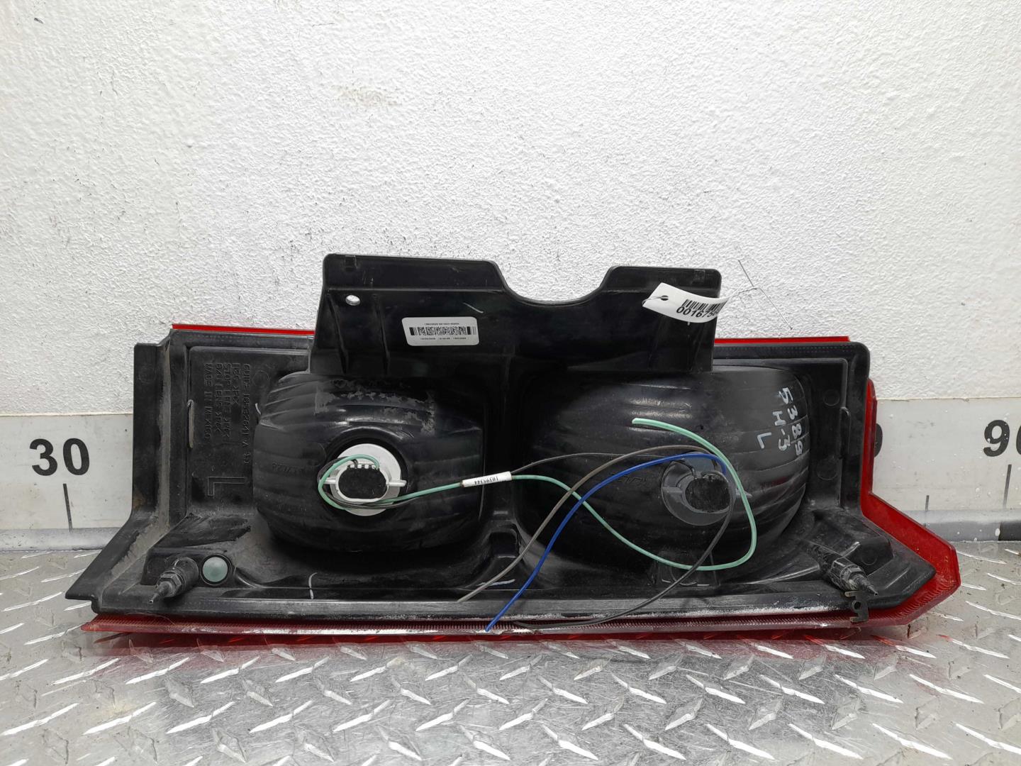 Фонарь задний наружный левый