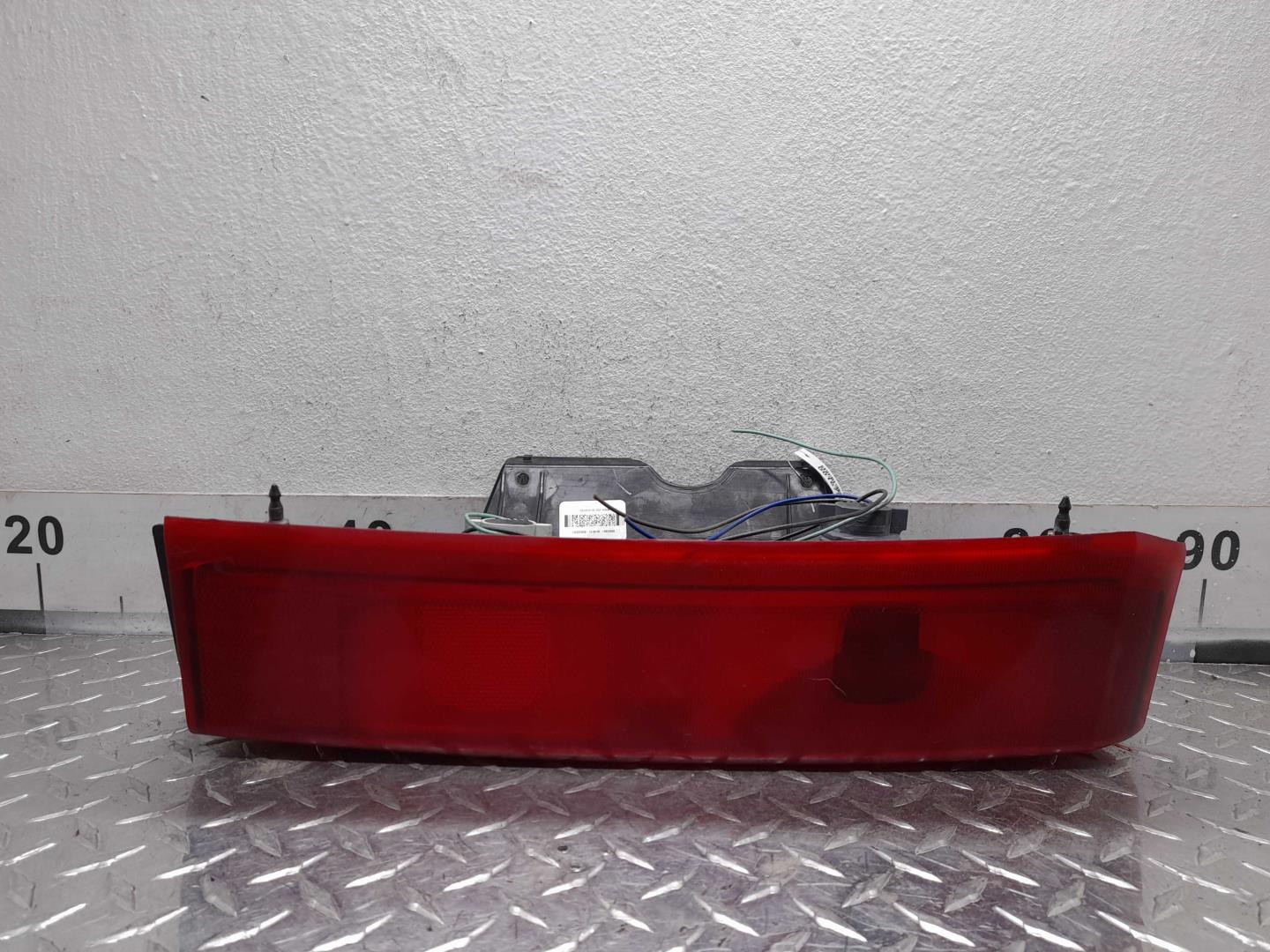 Фонарь задний наружный левый