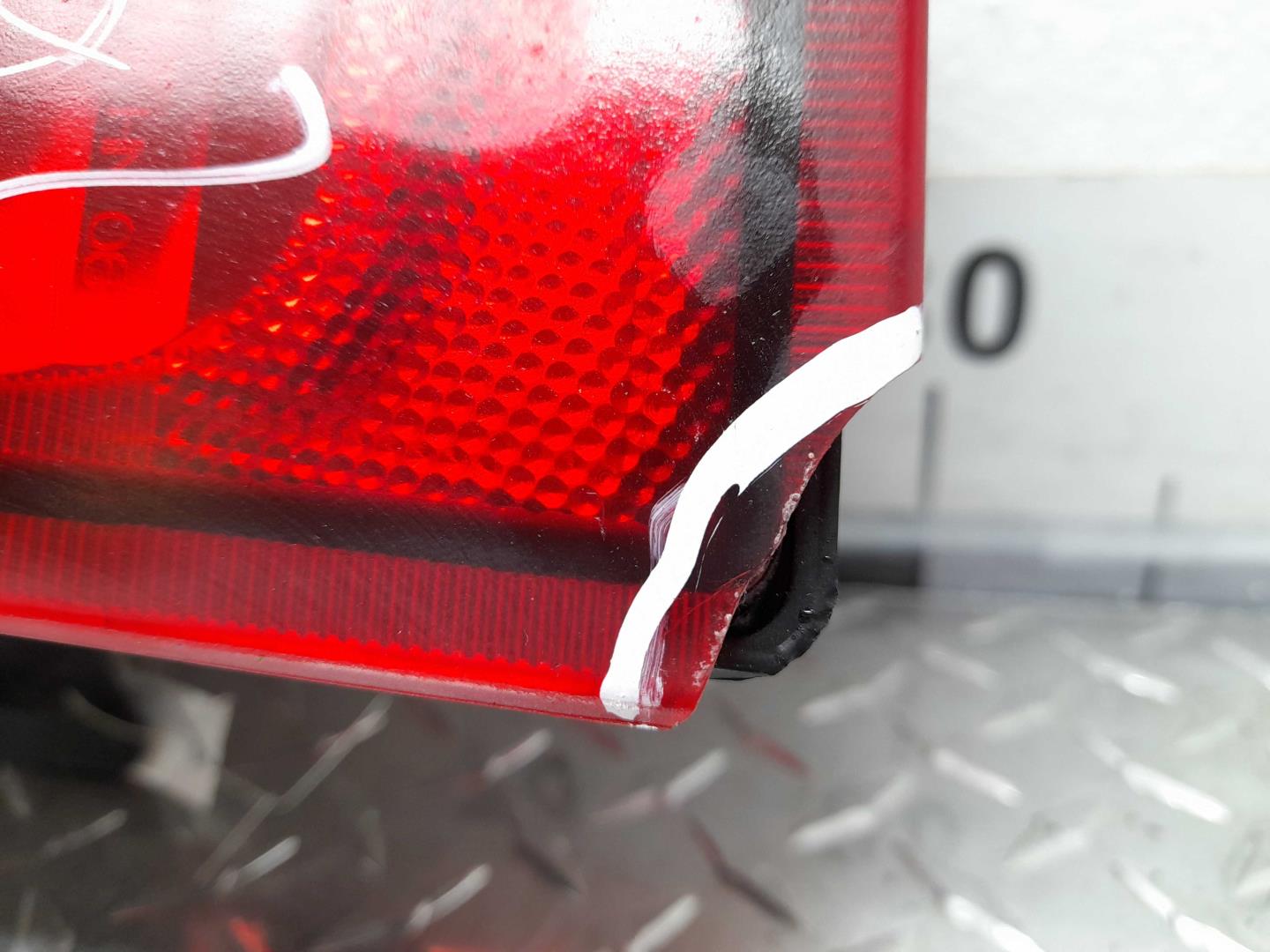 Фонарь задний наружный левый