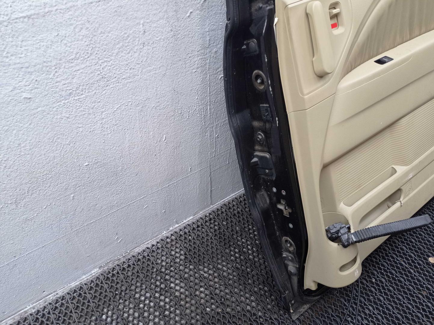 Стеклоподъемник электр. задний правый