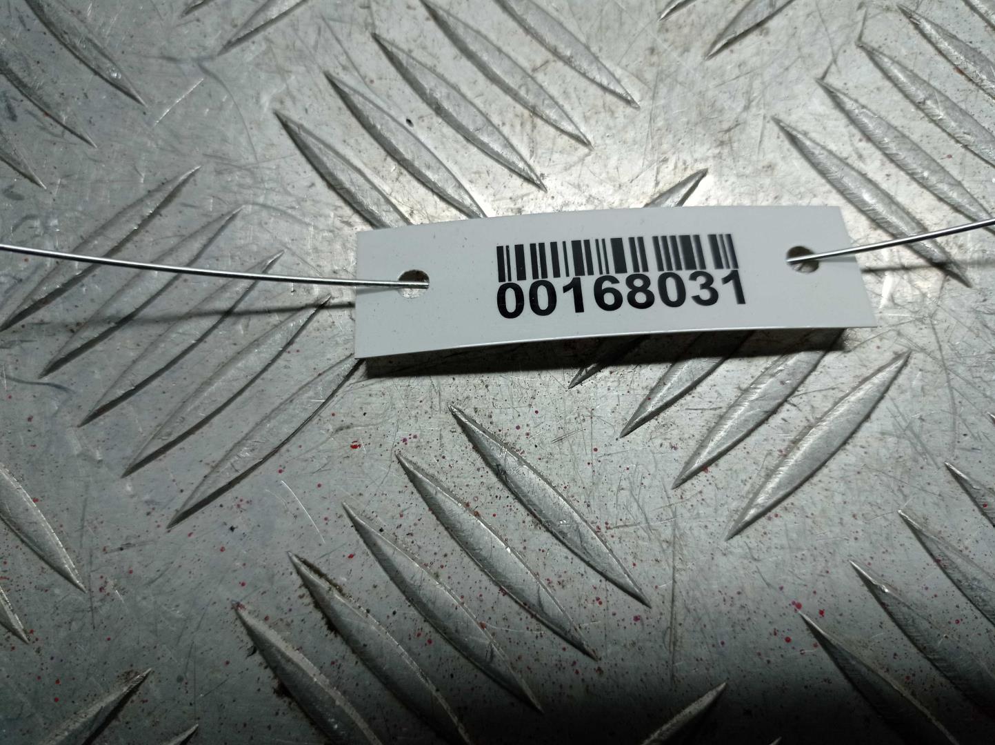 Петля крышки багажника