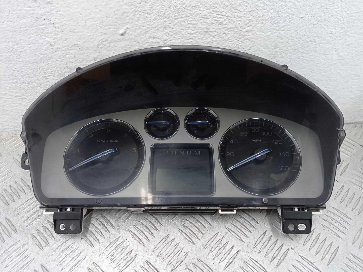 Панель приборов