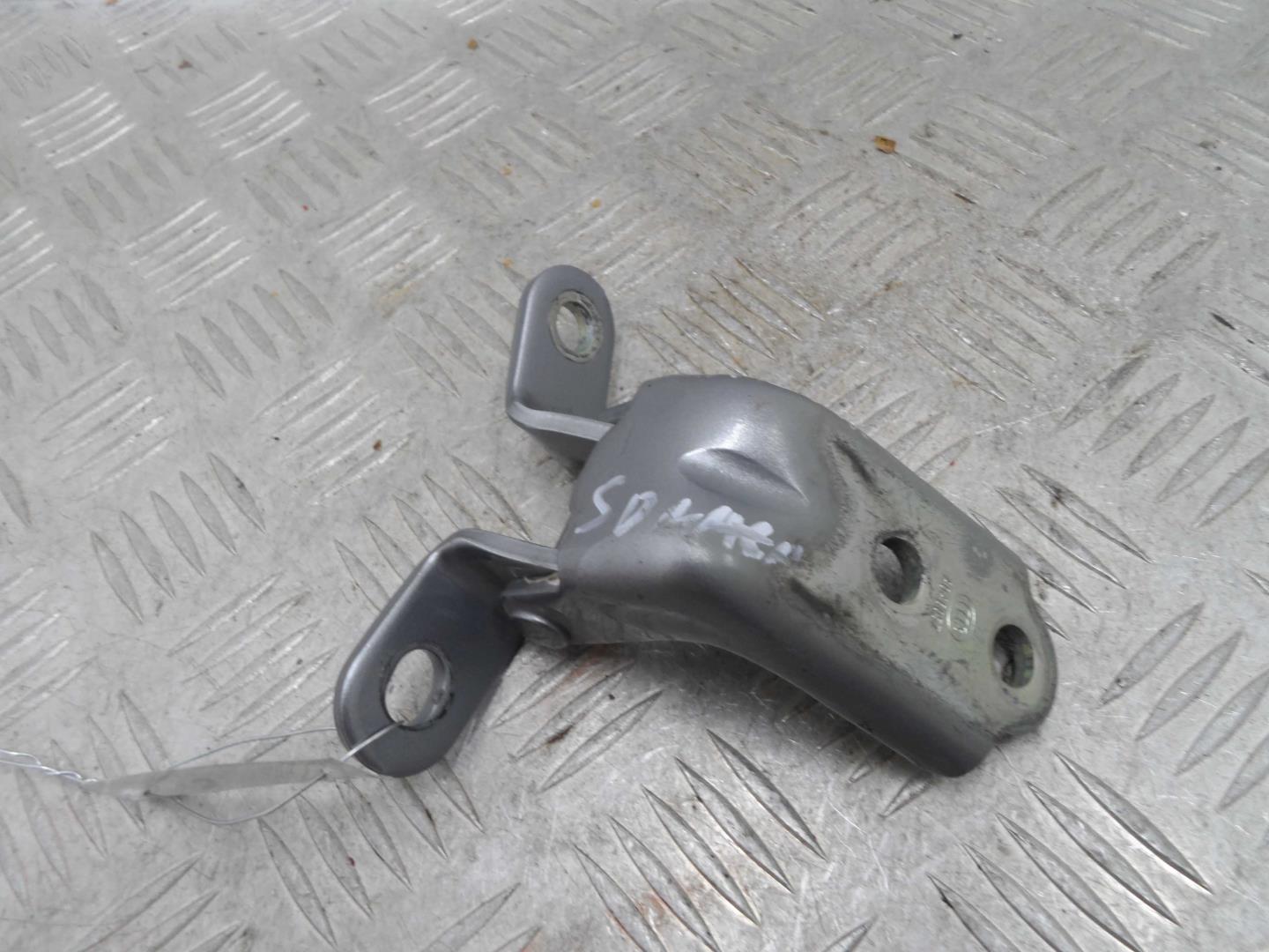 Петля двери