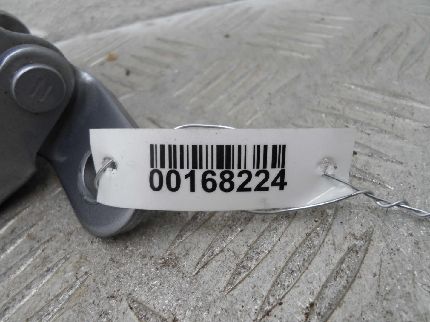 Петля двери