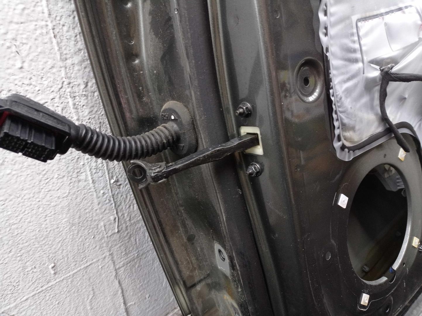 Стеклоподъемник электр. задний правый