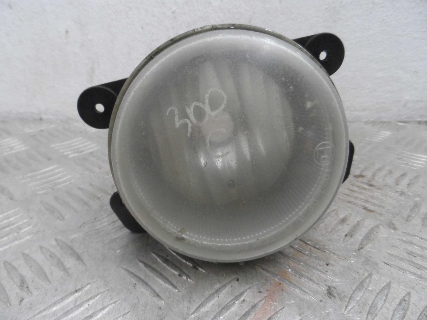 Фара противотуманная левая