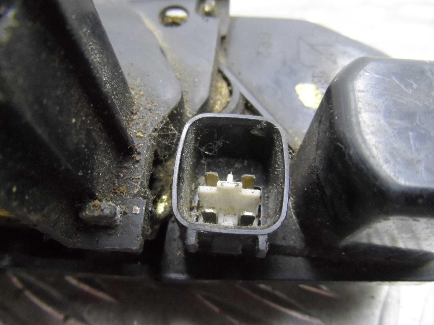 Замок двери передней правой