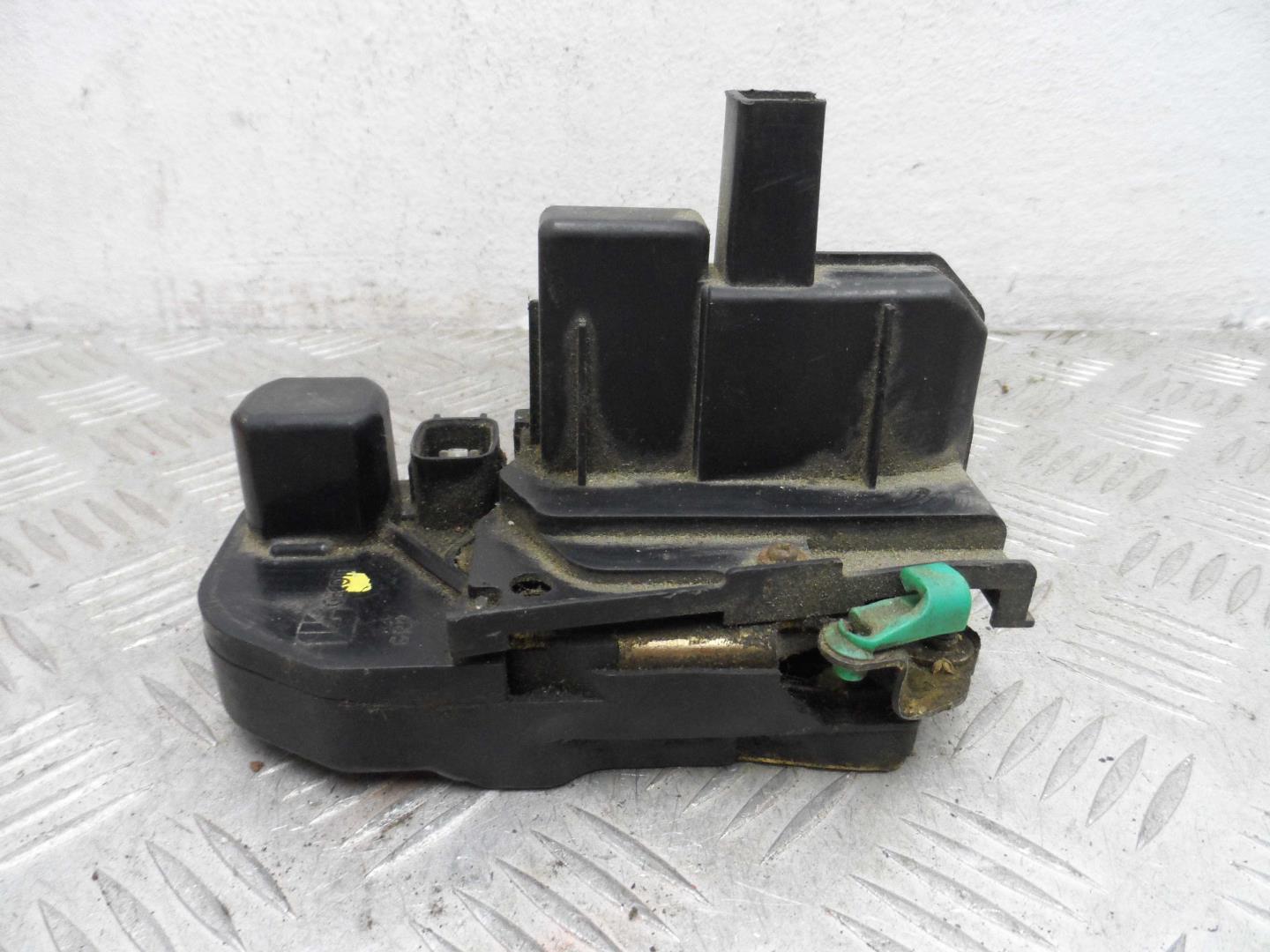 Замок двери передней правой