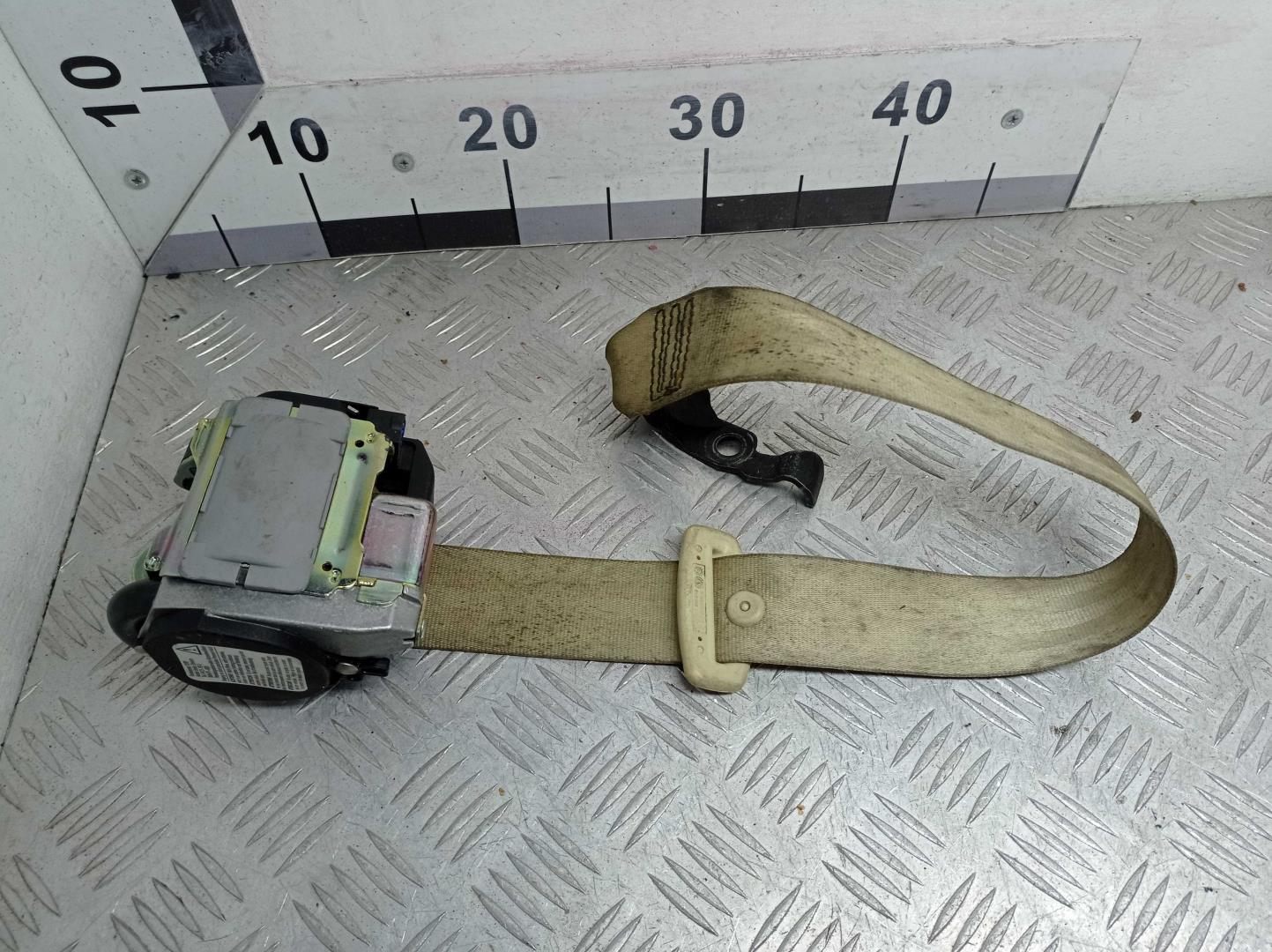 Ремень безопасности