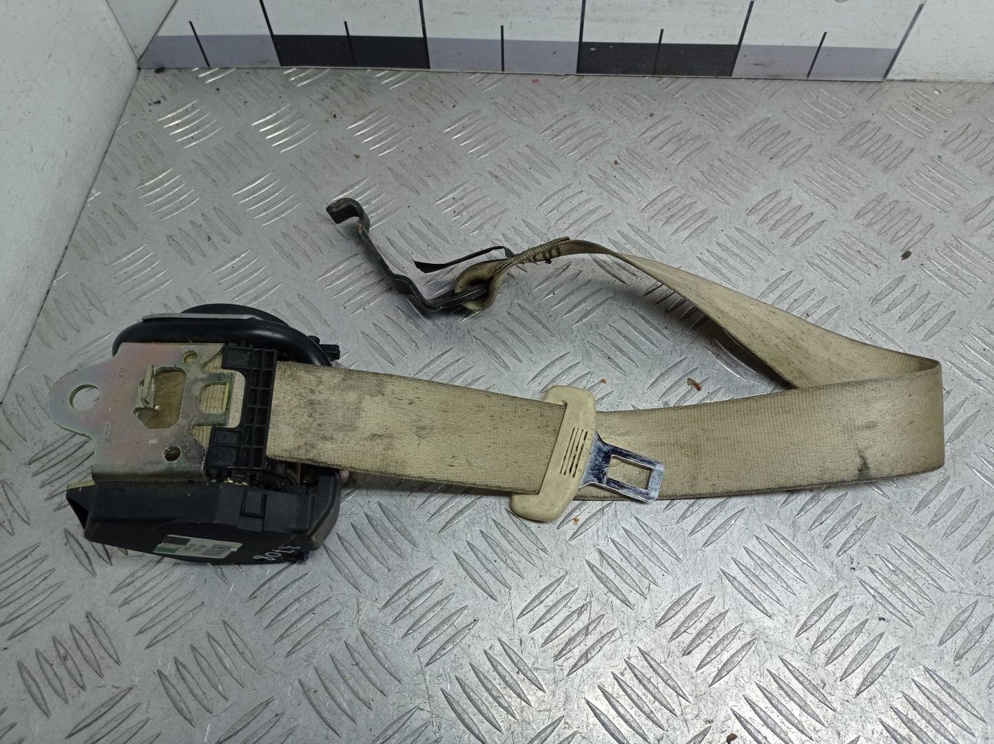 Ремень безопасности