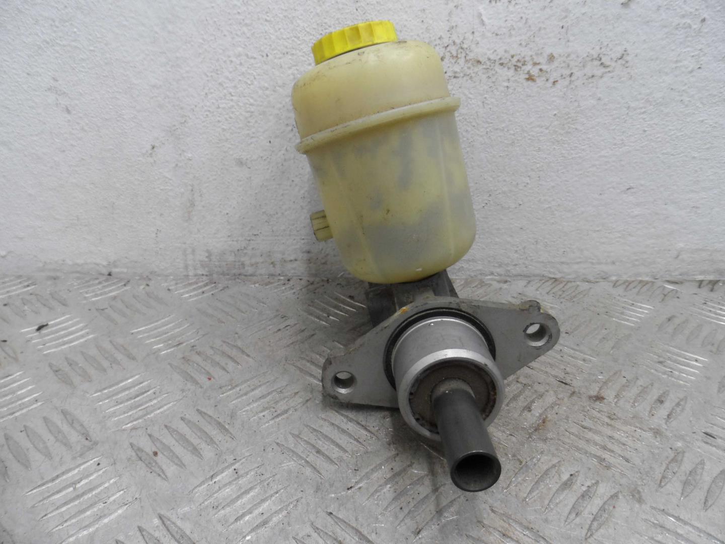 Цилиндр тормозной главный