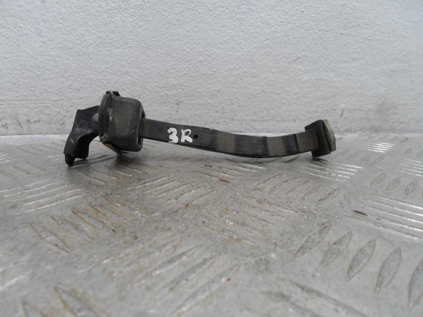 Ограничитель двери