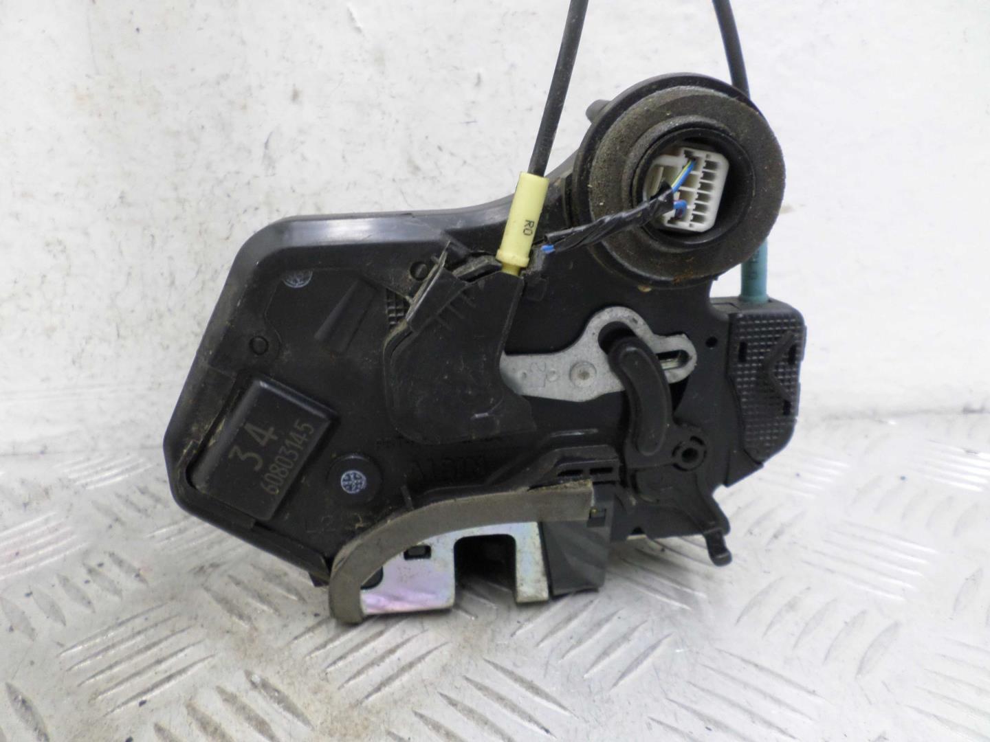 Замок двери задней левой