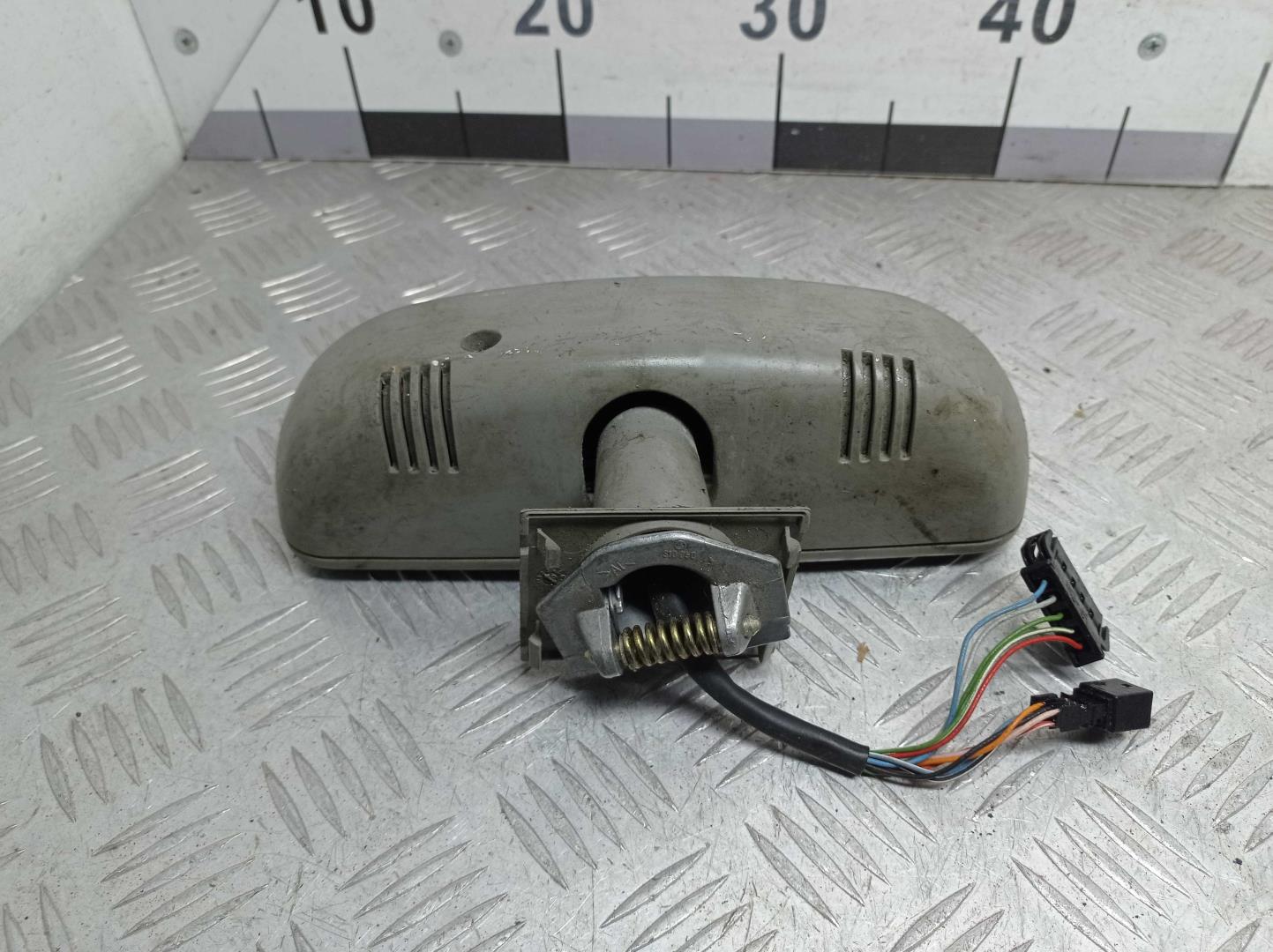 Зеркало заднего вида