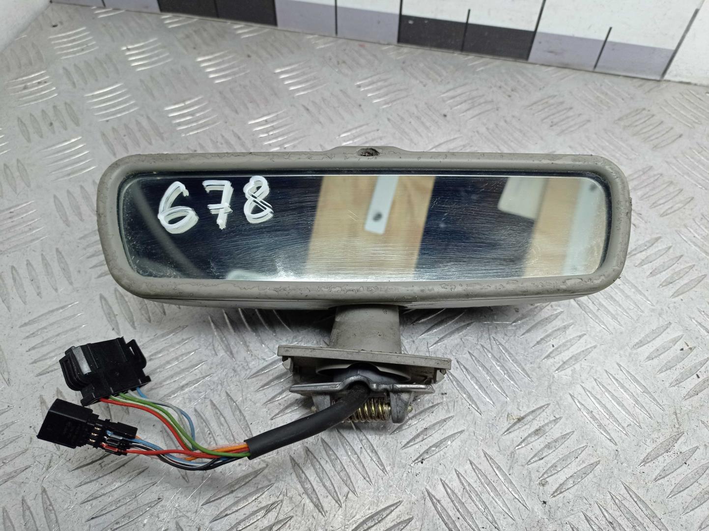 Зеркало заднего вида