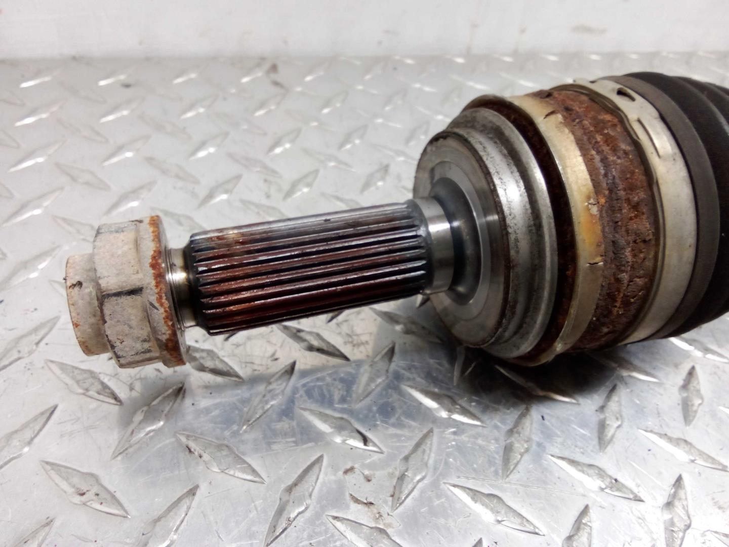 Полуось задняя левая