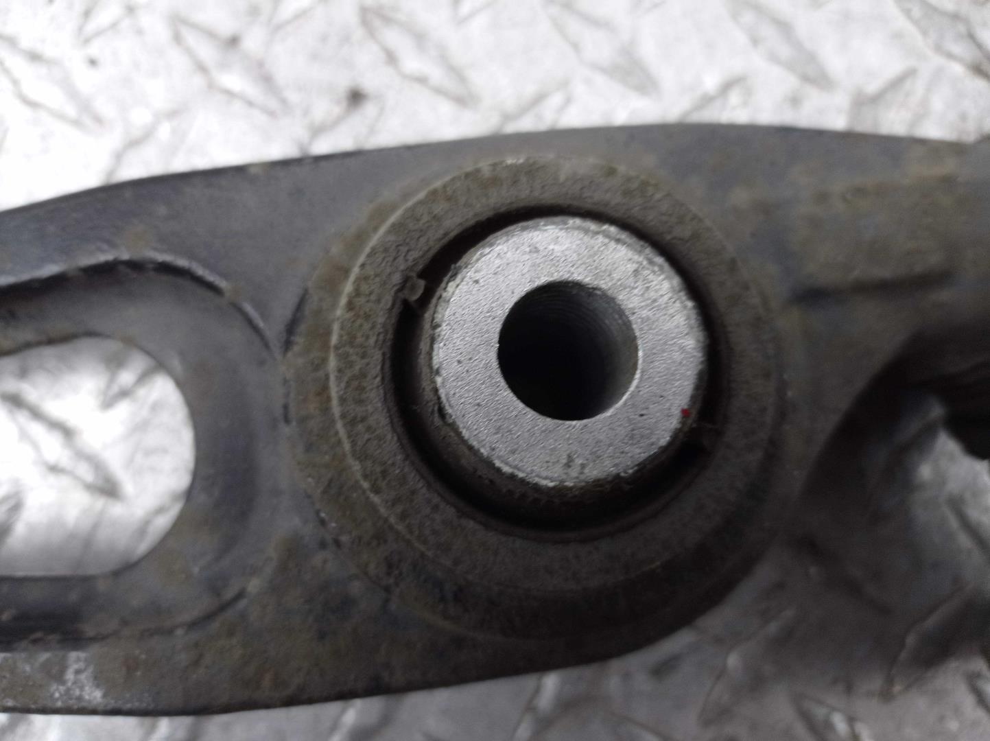 Рычаг передний нижний левый