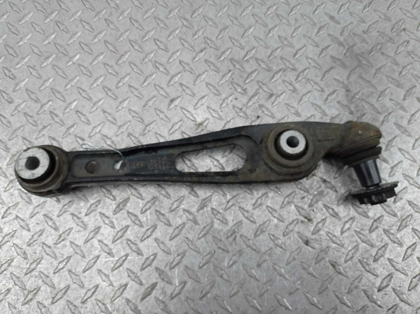Рычаг передний нижний левый