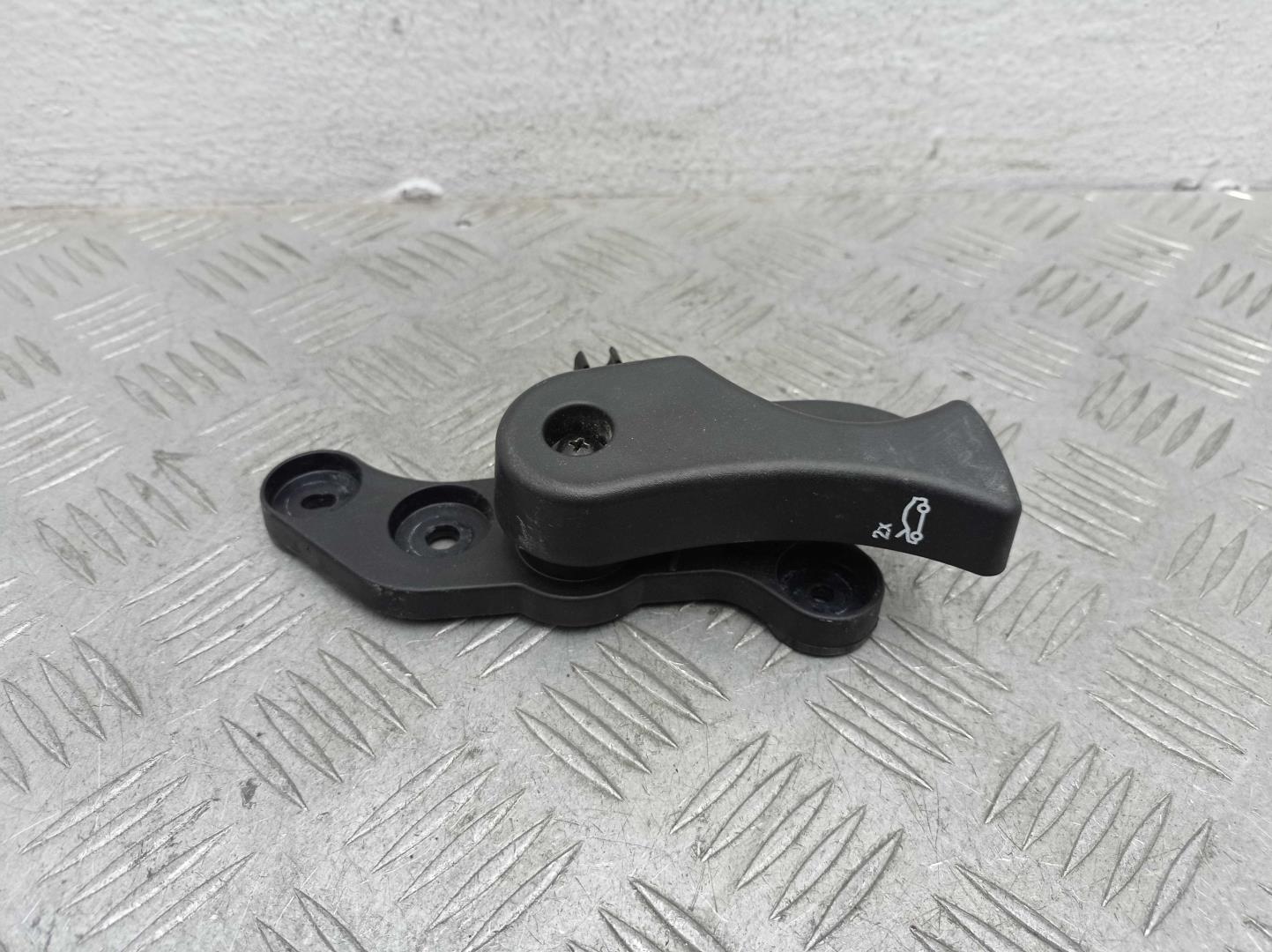 Ручка открывания капота