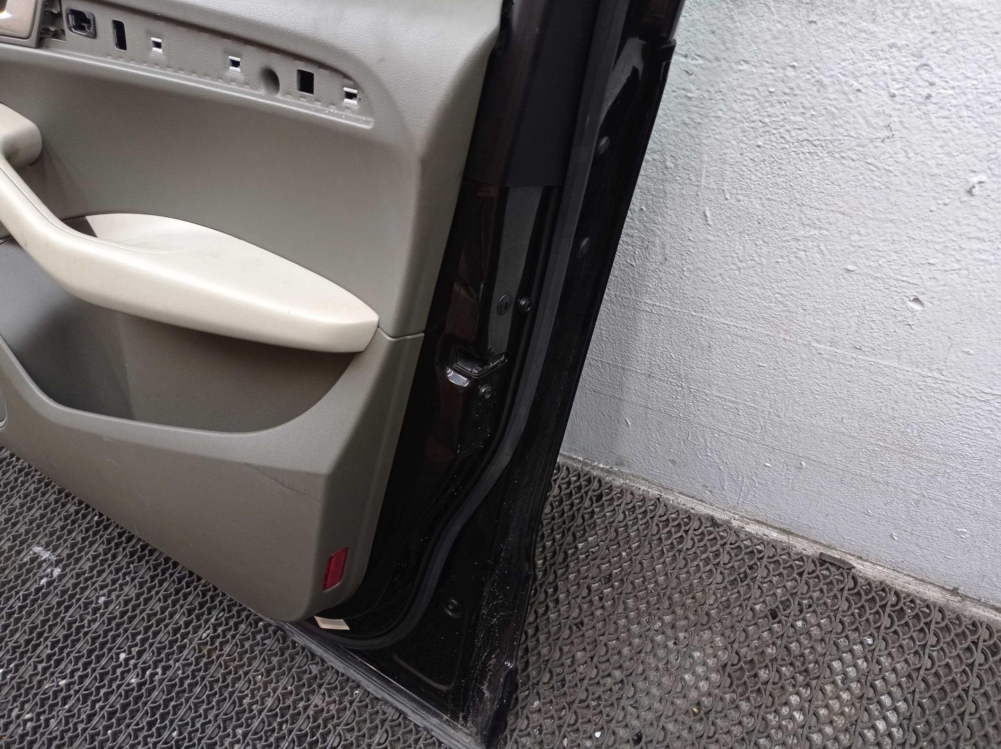 Стекло двери передней правой