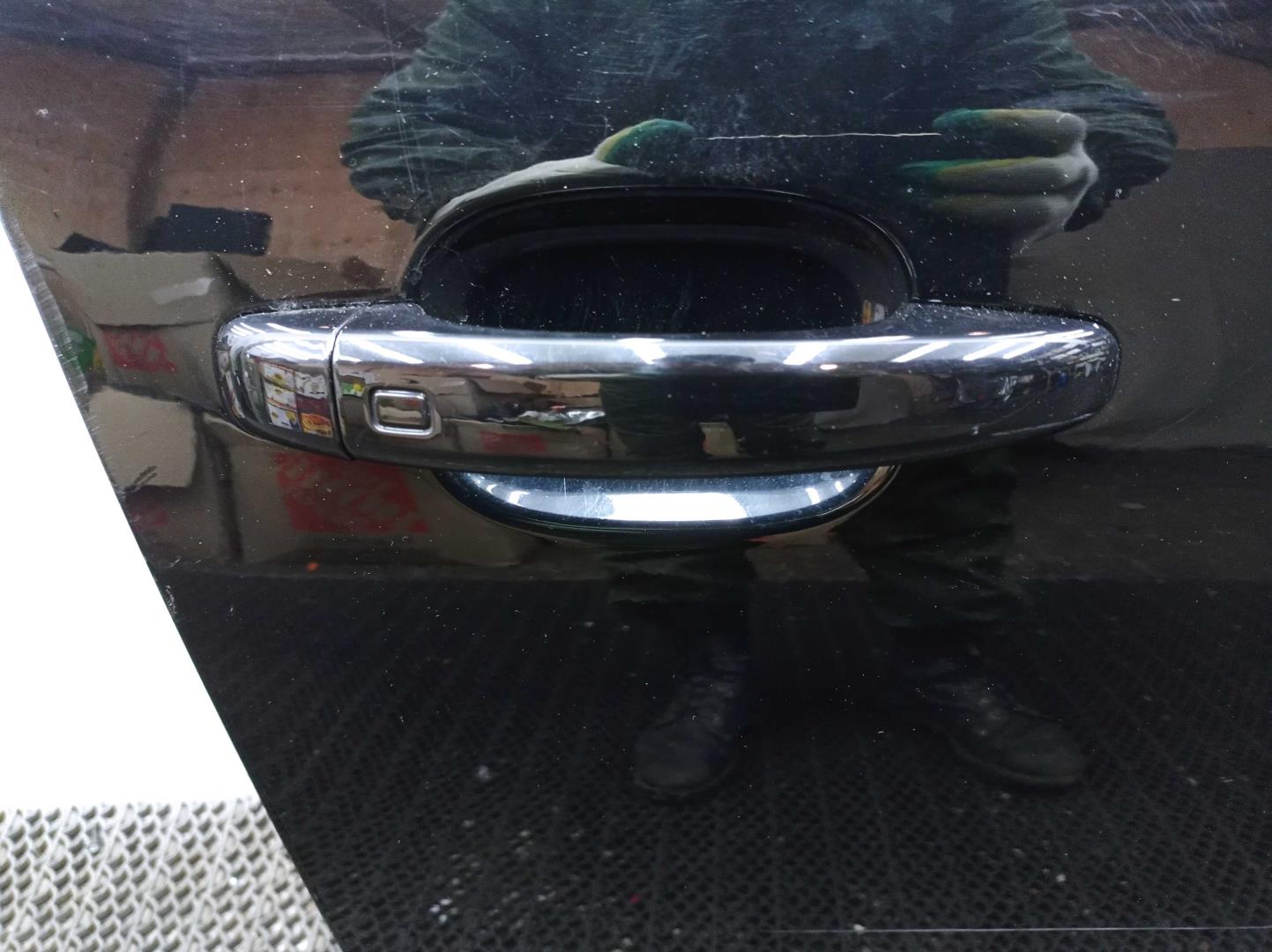 Стекло двери передней правой