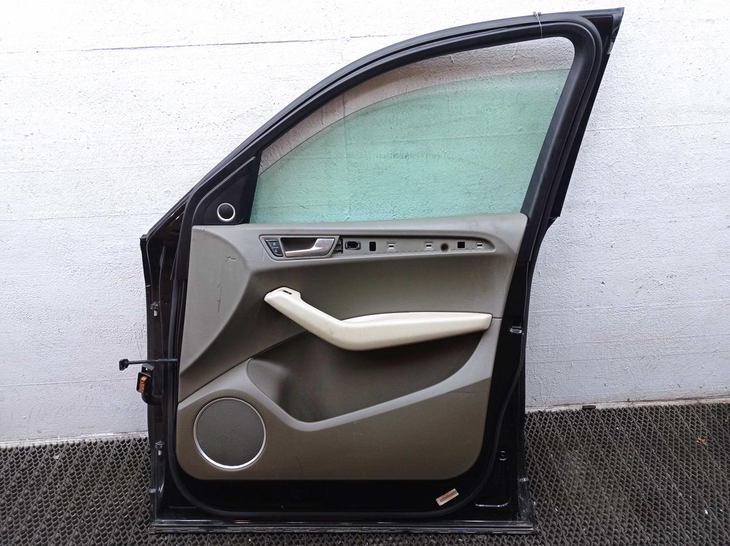 Стекло двери передней правой