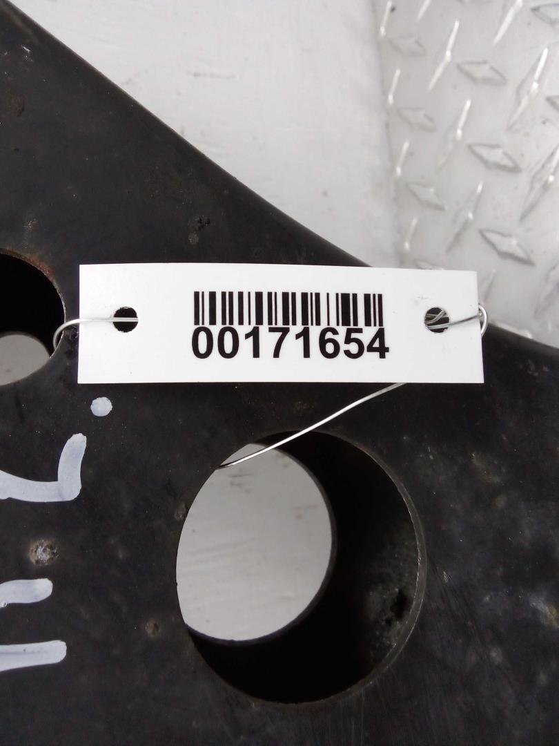 Рычаг передний нижний левый