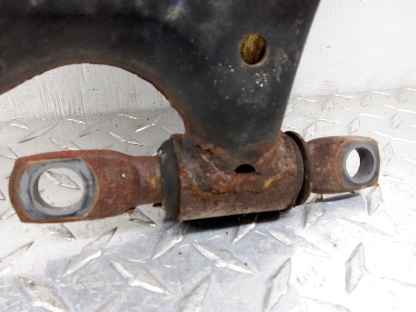 Рычаг передний нижний левый