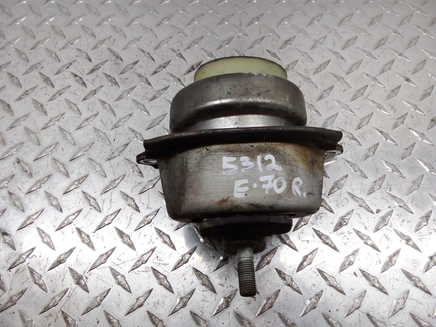 Опора двигателя