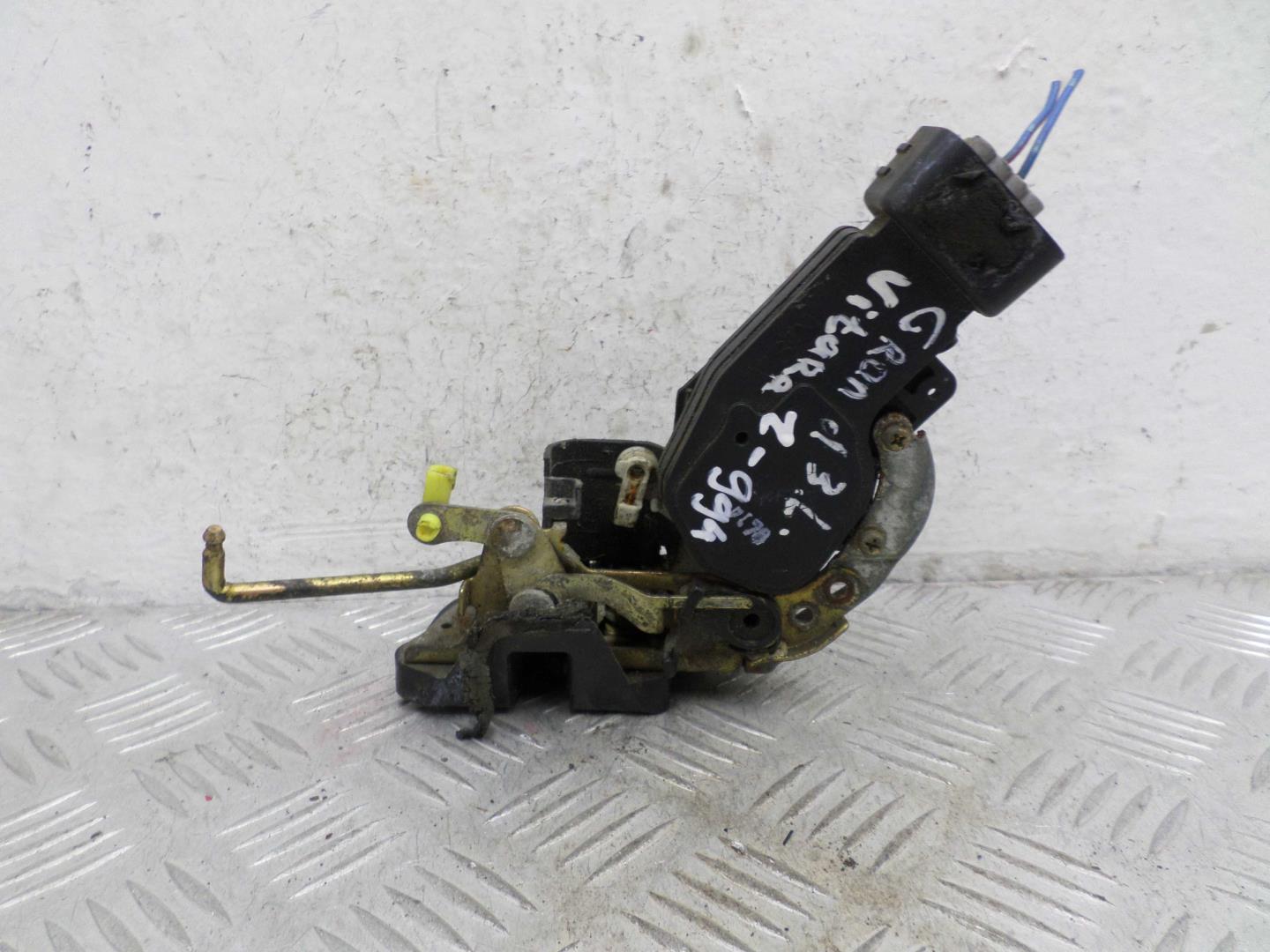 Замок двери задней левой