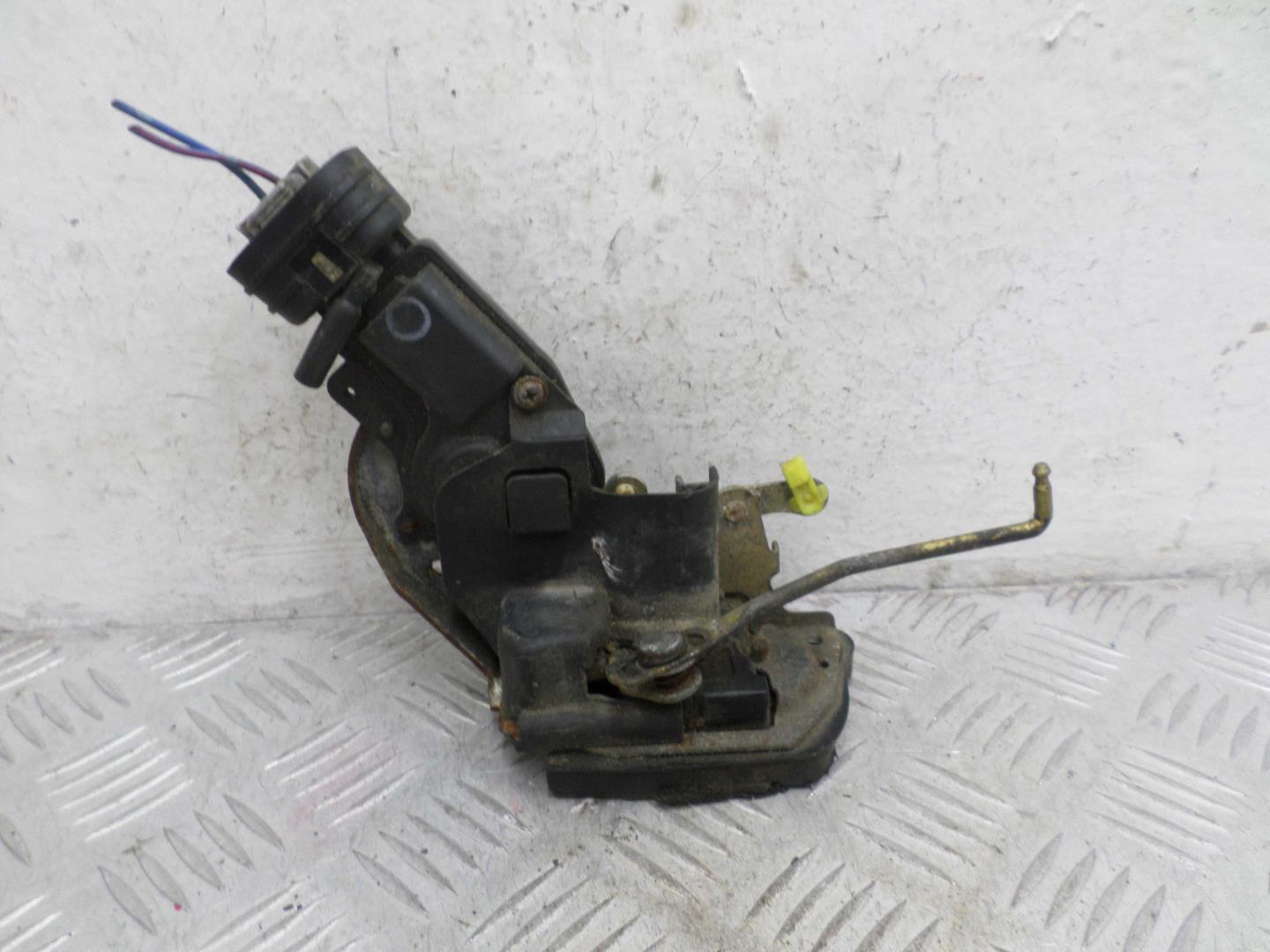 Замок двери задней левой