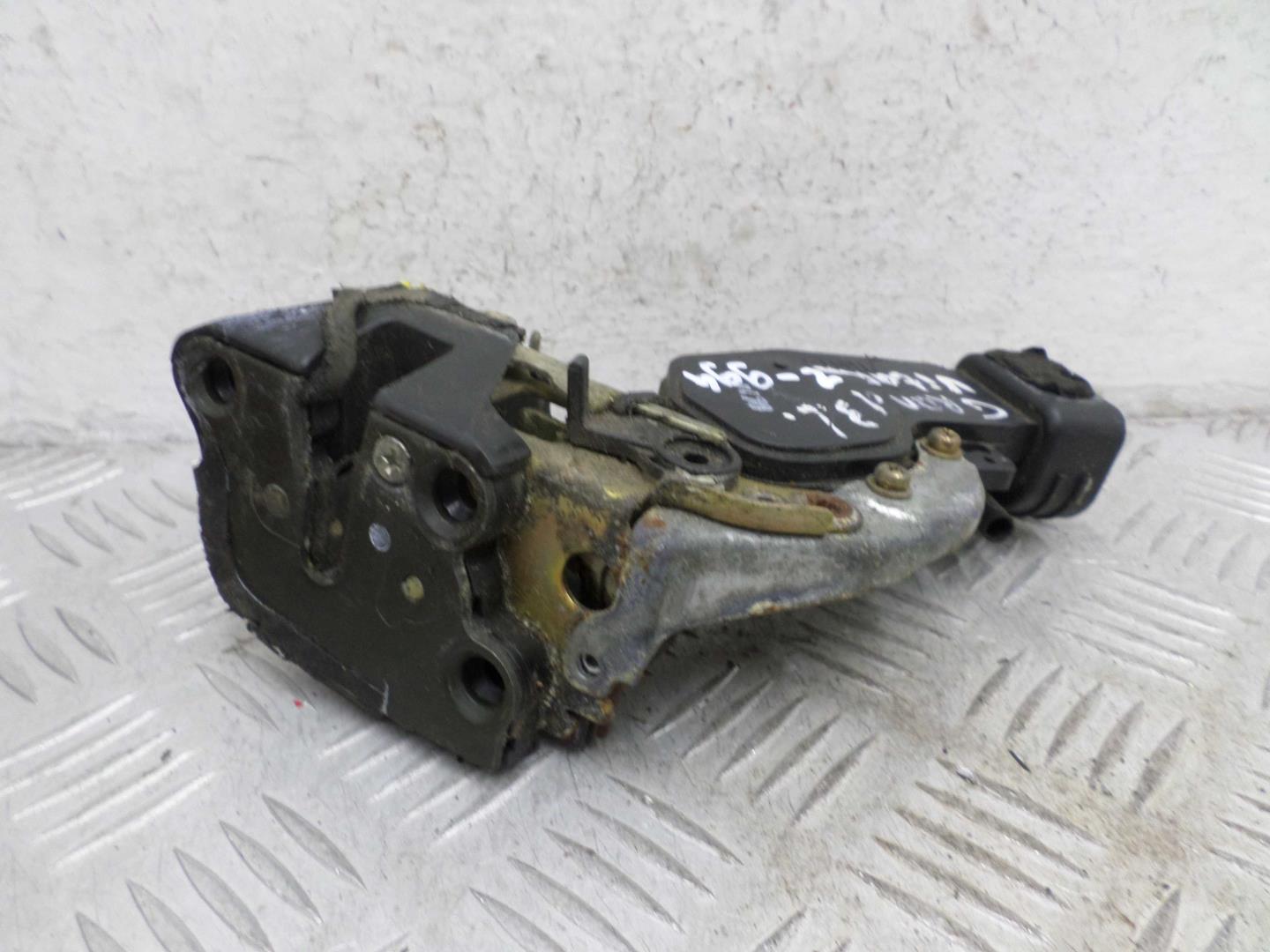 Замок двери задней левой