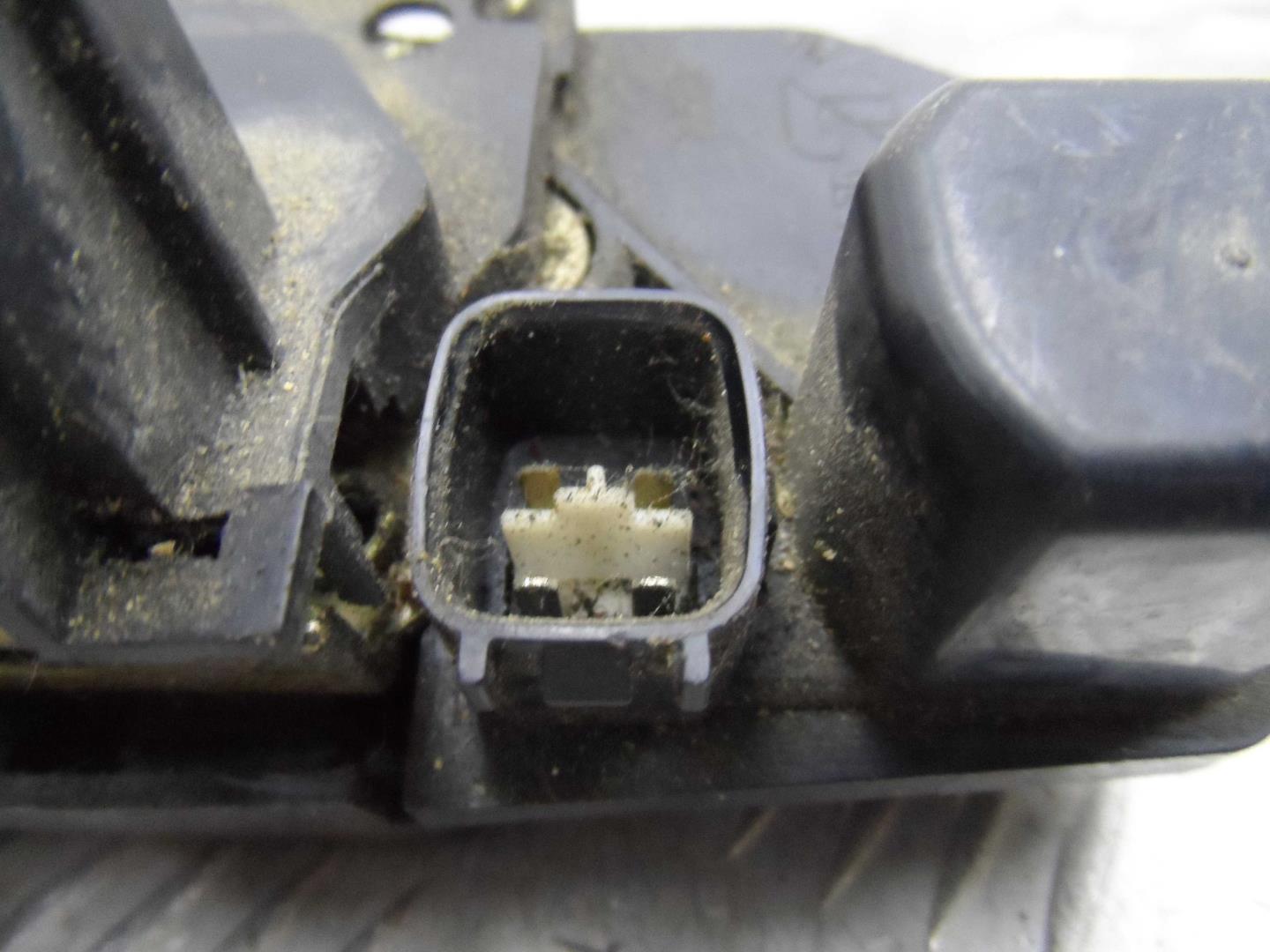 Замок двери передней правой