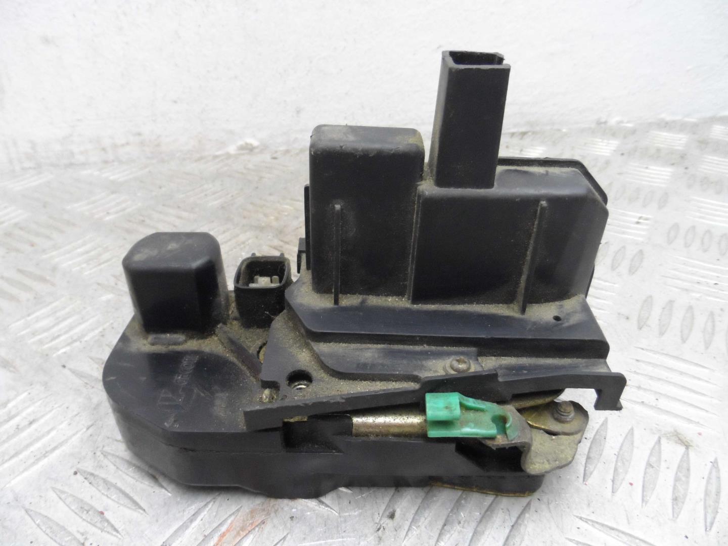 Замок двери передней правой