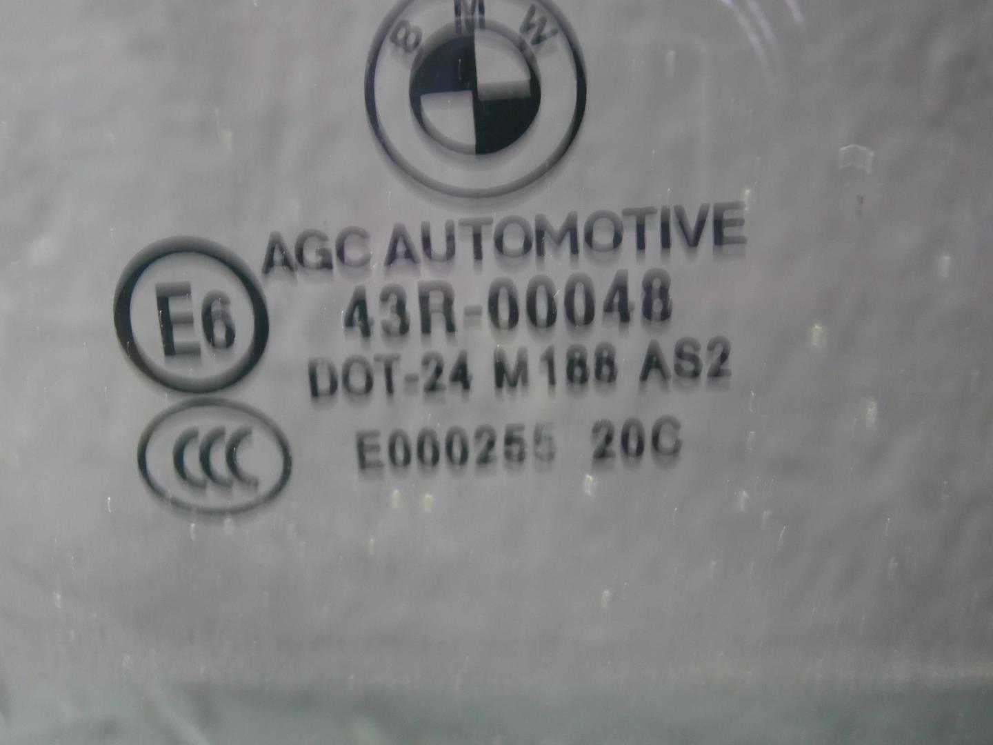 Стекло двери задней левой