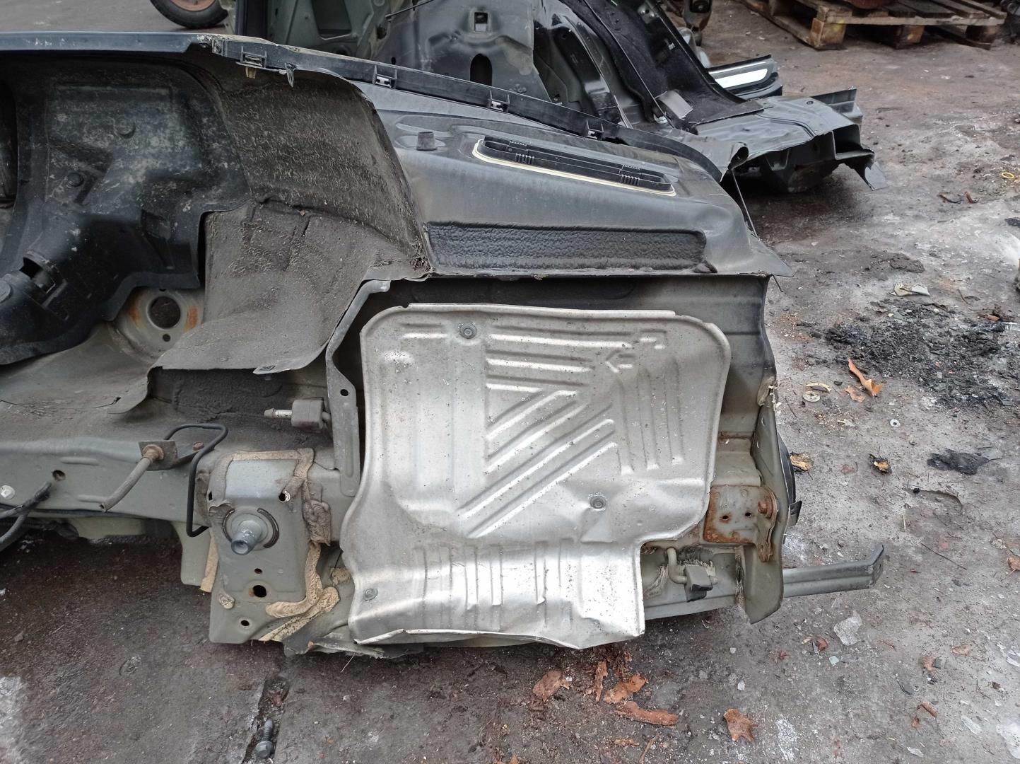 Стекло кузовное глухое левое